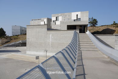 Zona Comercial y Teatro/cine (Enric Miralles / Benedetta Tagliabue) - Universidad de Vigo (1999/2003).