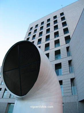 Xunta building. 1995/2001. (Esteve Bonell, Josep María Gil). Finalista Bienal de Arquitectura Española(sétima edición), Premios FAD de Arquitectura y Deseño.
- (Map location).