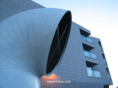 Xunta building. 1995/2001. (Esteve Bonell, Josep María Gil). Finalista Bienal de Arquitectura Española(sétima edición), Premios FAD de Arquitectura y Deseño.
- (Map location).