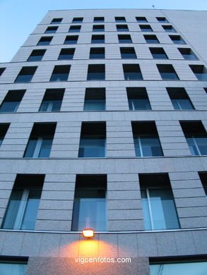 Edificio de la Xunta de Galicia. 1995/2001. (Esteve Bonell, Josep María Gil). Finalista Bienal de Arquitectura Española(sétima edición), Premios FAD de Arquitectura y Deseño.
- (Ver mapa).