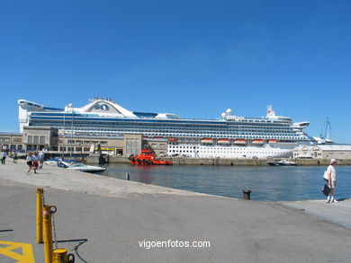 Golden Princess. Ocean liner ships. 