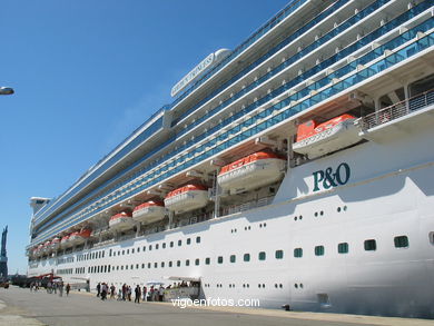 Golden Princess. Ocean liner ships. 