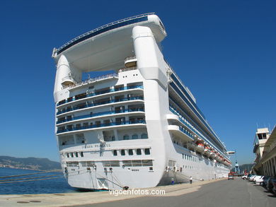 Golden Princess. Ocean liner ships. 