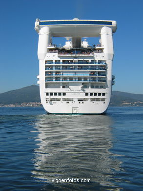 Golden Princess. Ocean liner ships. 