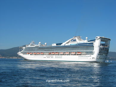 Golden Princess. Ocean liner ships. 