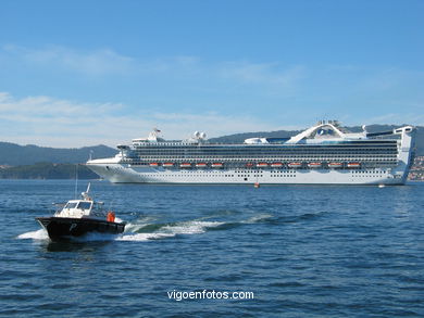 Golden Princess
(Ocean liner ships)
. 