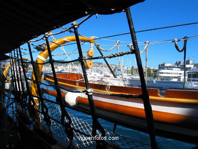 Velero Palinuro. Veleros y barcas de remo. 