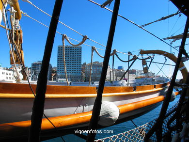 Velero Palinuro. Veleros y barcas de remo. 