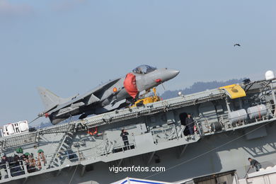 Aircraft Carrier Pr�ncipe de Asturias
(Merchant ships and warships)
. 
