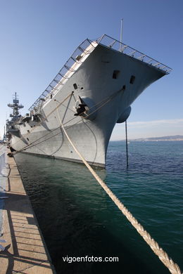 Portaaviones Príncipe de Asturias. Barcos mercantes y de guerra.