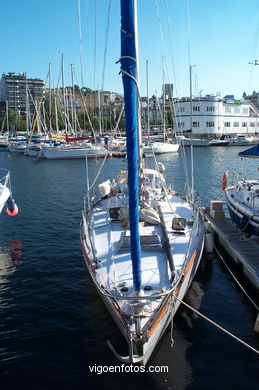 Veleros. Veleros y barcas de remo.