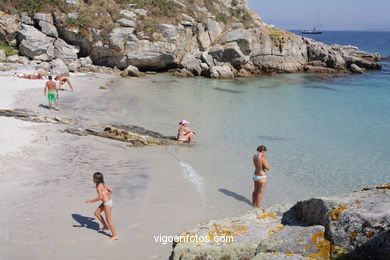 Are��a beach
(Beaches of cies the islands )
. 