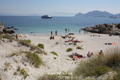 Are��a beach
(Beaches of cies the islands )
. 