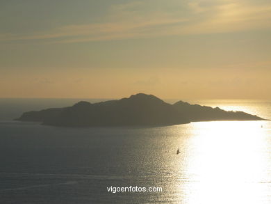Vistas de las Islas Cíes desde el mar.
