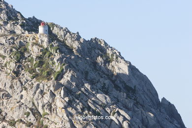 Faro dos Bicos (Isla Sur) - Islas C�es (Vigo). 