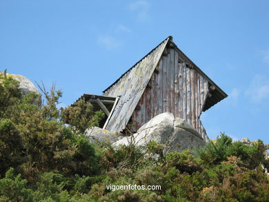 Observatorios de aves en las Islas Cíes (Vigo).