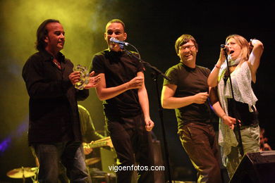 Teo Carralda e invitados. Concert 100 years Estrella Galicia. Castrelos, Vigo (12/08/2006).