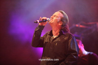 Los secretos (�lvaro Urquijo). Concierto 100 a�os Estrella Galicia. Auditorio de m�sica de Castrelos (12/08/2006). 