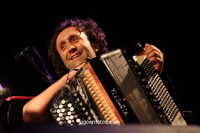 Rabih Abou-Khalil Group (29/06/2006) - Plaza da Estrela - Festival de Jazz Imaxinasons 2006 - Vigo. 