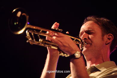 José María Carlés (01/07/2006) - Plaza da Estrela - Festival de Jazz Imaxinasons 2006 - Vigo.