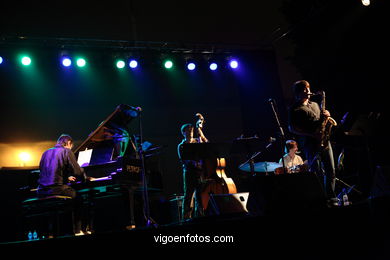 José María Carlés (01/07/2006) - Plaza da Estrela - Festival de Jazz Imaxinasons 2006 - Vigo.