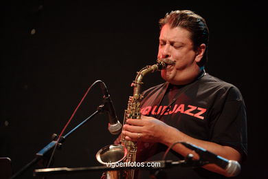 Peque Jazz con Eloy Arenas (01/07/2006) - Auditorio Municipal - Festival de Jazz Imaxinasons 2006 - Vigo. 