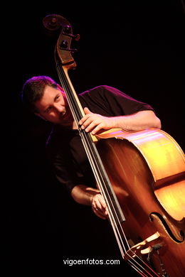 Victor Prieto Trío (01/07/2006) - Plaza da Estrela - Festival de Jazz Imaxinasons 2006 - Vigo.
