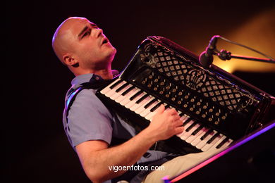 Victor Prieto Trío (01/07/2006) - Plaza da Estrela - Festival de Jazz Imaxinasons 2006 - Vigo.