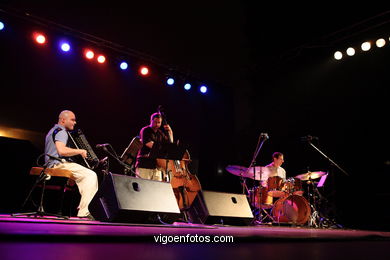 Victor Prieto Trío (01/07/2006) - Plaza da Estrela - Festival de Jazz Imaxinasons 2006 - Vigo.