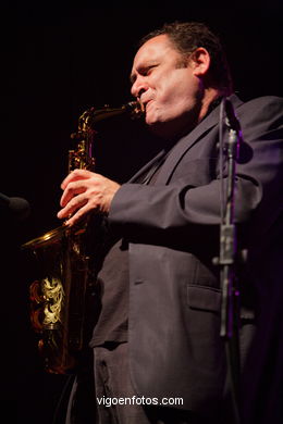 Gilad Atzmon & The Orient House Ensemble. Jazz - Imaxinasons 2007. 