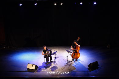 Renaud Garc�a-Fons & Jean-Louis Matinier -  Auditorium Mart�n C�dax (22/06/2007) - Festival of Jazz Imaxinasons 2007 - Vigo (Spain). 