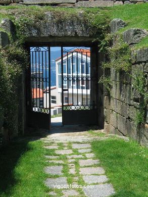Muralla del Castillo de San Sebastián.