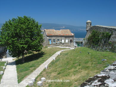 Muralla del Castillo de San Sebastián.