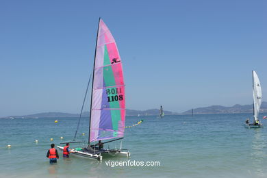 II Raid R�as Baixas de Catamaranes a Vela - Salida en playa del Vao. 