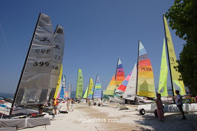 II Raid Rías Baixas de Catamaranes a Vela - Salida en playa del Vao.
