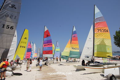 II Raid R�as Baixas de Catamaranes a Vela - Salida en playa del Vao. 
