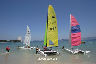 II Raid R�as Baixas de Catamaranes a Vela - Salida en playa del Vao. 