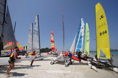 II Raid Rías Baixas de Catamaranes a Vela - Salida en playa del Vao.