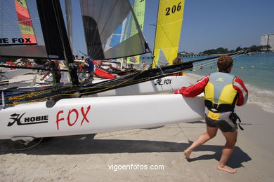 II Raid Rías Baixas de Catamaranes a Vela - Salida en playa del Vao.