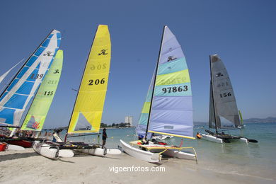 II Raid R�as Baixas de Catamaranes a Vela - Salida en playa del Vao. 