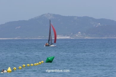 II Raid R�as Baixas de Catamaranes a Vela - Salida en playa del Vao. 