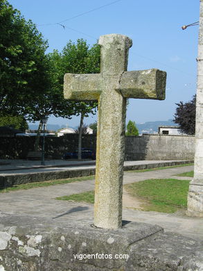 Cruces de la Iglesia de Beade
-  (Ver mapa). 