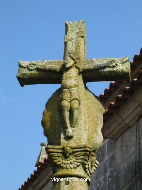 Cruceiro de la iglesia de Beade
-  (Ver mapa). 