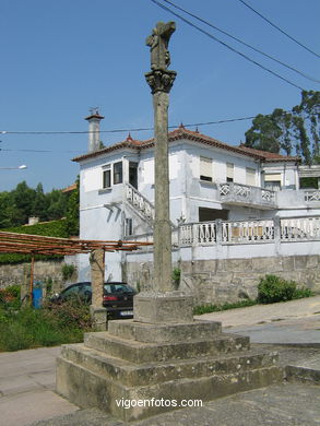 Cruceiro de la iglesia de Castrelos
-  (Map location). 