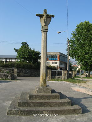 Cruceiro de la iglesia de S�rdoma
-  (Ver mapa). 