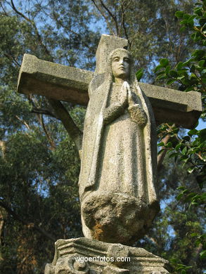 Cruceiro de Quiñones de León
- (Ver mapa).