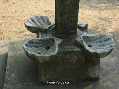 Cruceiro de Qui�ones de Le�n
-  (Ver mapa). 