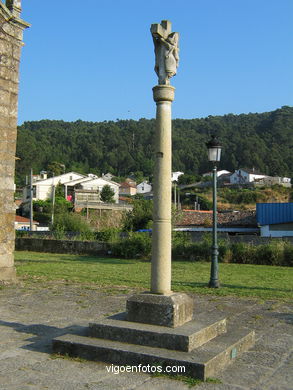 Cruceiro nuevo de iglesia de Coruxo
- (Ver mapa).