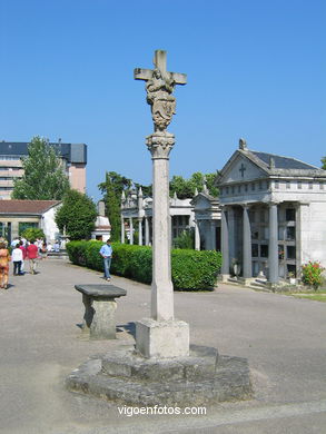 Cruceiro del cementerio de Bouzas
-  (Map location). 