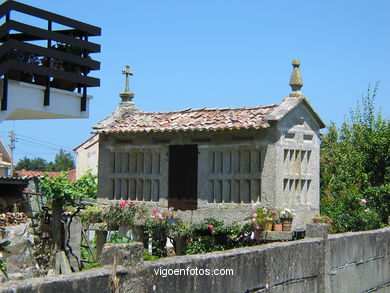 H�rreo cerca de la Iglesia de Oia. 